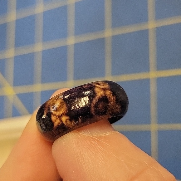Wooden Ring Size 8 - Picture 1 of 3